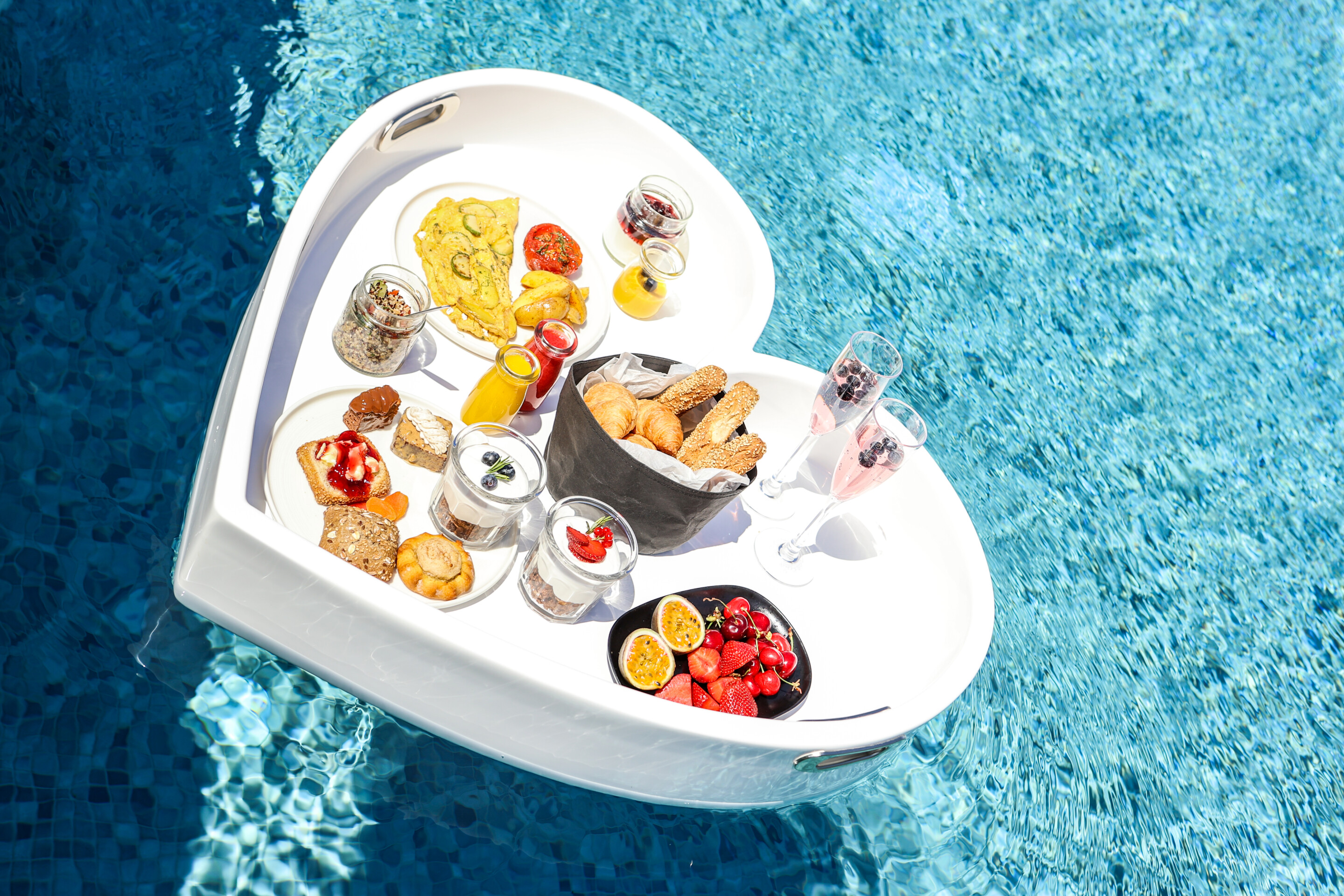 floating breakfast